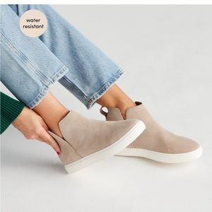 New In Box Birdies Falcon Sneaker Beige Almond Milk